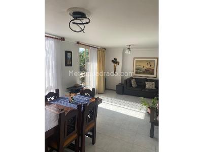 Apartamento de 4 alcobas en venta en Loma De Los Bernal, Medellín, 100 m² · foto 3 de 12