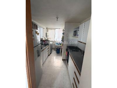 Apartamento de 4 alcobas en venta en Loma De Los Bernal, Medellín, 100 m² · foto 7 de 12