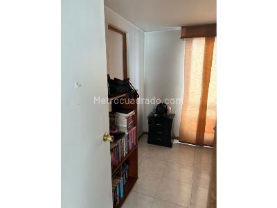 Apartamento de 4 alcobas en venta en Loma De Los Bernal, Medellín, 100 m² · foto 11 de 12