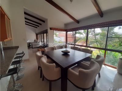 Casa de 5 alcobas en venta en Santa Monica, Cali, 382 m² · foto 2 de 19