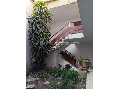 Casa de 5 alcobas en venta en Tequendama, Cali, 428 m² · foto 5 de 8