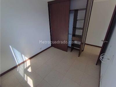 Apartamento de 3 alcobas en arriendo en Loma Del Indio, Medellín, 90 m² · foto 9 de 16