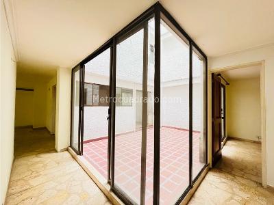 Apartamento de 4 alcobas en venta en Laureles, Medellín, 142 m² · foto 2 de 20