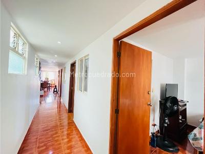 Apartamento de 4 alcobas en venta en Miravalle, Medellín, 130 m² · foto 9 de 14