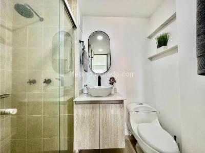 Apartaestudio en venta en El Poblado, Medellín, 47 m² · foto 7 de 14