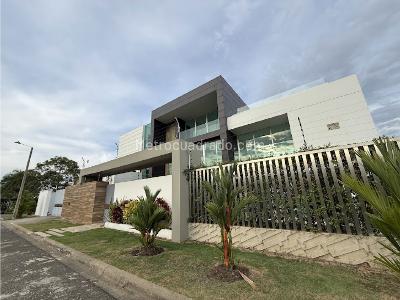 Casa de 4 alcobas en venta en Ciudad Jardin, Cali, 980 m² · foto 2 de 20