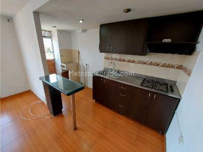 Apartamento de 3 alcobas en venta en Villahermosa, Medellín, 45 m² · foto 2 de 12