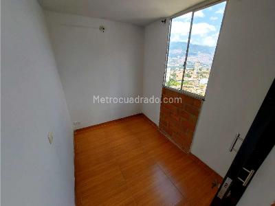 Apartamento de 3 alcobas en venta en Villahermosa, Medellín, 45 m² · foto 12 de 12