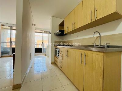 Apartamento de 3 alcobas en venta en Machado, Bello, 80 m² · foto 2 de 16