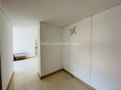 Apartamento de 3 alcobas en venta en Machado, Bello, 80 m² · foto 6 de 16