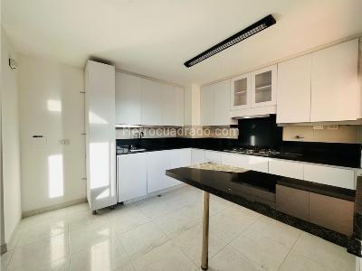 Apartamento en venta en El Poblado, Medellín · foto 7 de 20