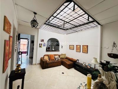 Casa de 5 alcobas en venta en Centro, Medellín, 176 m² · foto 2 de 18