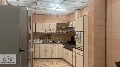 Casa de 5 alcobas en venta en Pardo Rubio, Bogotá, 292 m² · foto 9 de 18