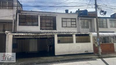 Casa de 5 alcobas en venta en Pardo Rubio, Bogotá, 292 m² · foto 2 de 18