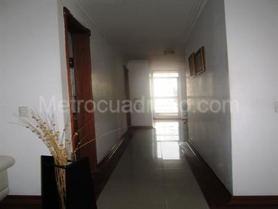 Apartamento de 3 alcobas en venta en Pinares, Pereira, 132 m² · foto 3 de 16