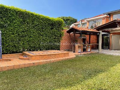 Casa de 3 alcobas en venta en Cerritos, Pereira, 250 m² · foto 2 de 12