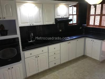 Casa de 4 alcobas en venta en Cerritos, Pereira, 442 m² · foto 3 de 10
