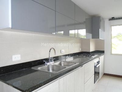 Apartamento en venta en Pinares, Pereira · foto 3 de 18