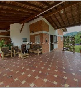 Casa de 5 alcobas en venta en Combia, Pereira, 300 m² · foto 2 de 14
