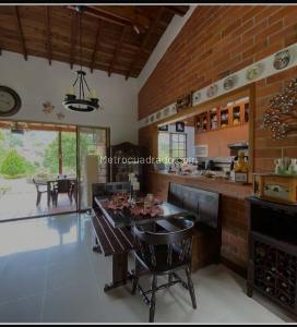 Casa de 5 alcobas en venta en Combia, Pereira, 300 m² · foto 3 de 14