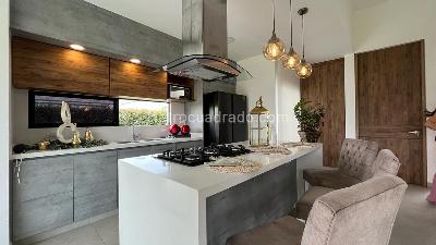 Casa de 3 alcobas en venta en Cerritos, Pereira, 243 m² · foto 2 de 20