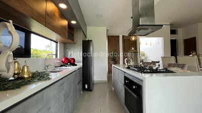 Casa de 3 alcobas en venta en Cerritos, Pereira, 243 m² · foto 4 de 20
