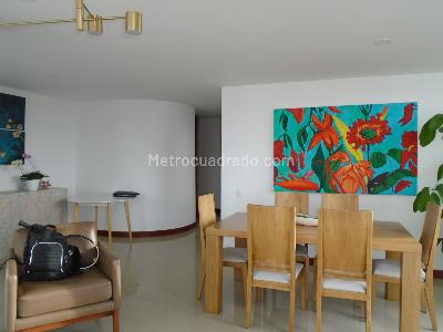 Apartamento de 2 alcobas en venta en Pinares, Pereira, 116 m² · foto 3 de 18