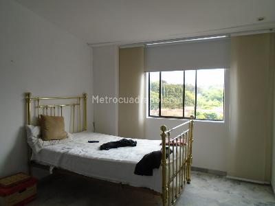 Apartamento en venta en Pinares, Pereira · foto 10 de 12