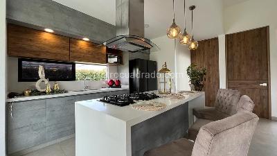 Casa de 3 alcobas en venta en El Tigre, Pereira, 243 m² · foto 2 de 18