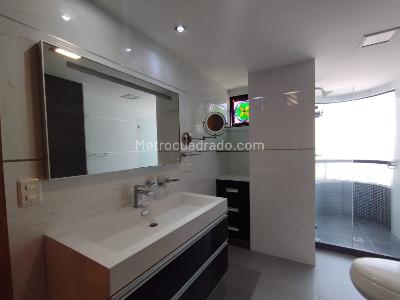 Apartamento de 3 alcobas en venta en Pinares, Pereira, 182 m² · foto 17 de 18