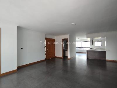 Apartamento de 3 alcobas en venta en Pinares, Pereira, 182 m² · foto 2 de 18