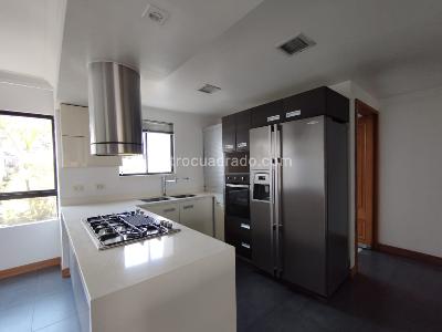 Apartamento de 3 alcobas en venta en Pinares, Pereira, 182 m² · foto 5 de 18