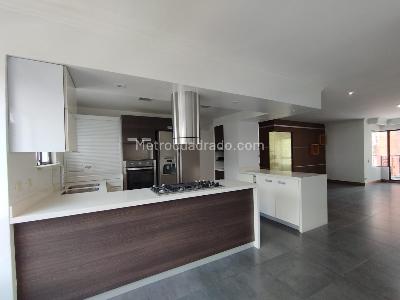 Apartamento de 3 alcobas en venta en Pinares, Pereira, 182 m² · foto 4 de 18