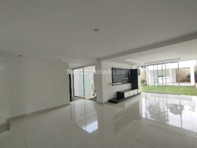 Casa de 4 alcobas en venta en Alamos, Pereira, 370 m² · foto 2 de 20