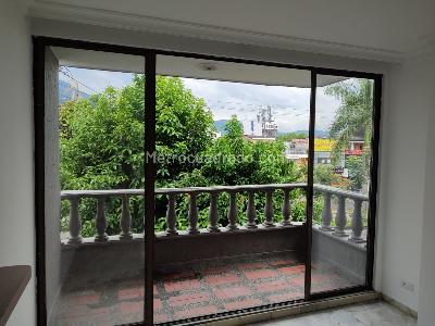 Apartamento en venta en Av 30 De Agosto, Pereira · foto 2 de 17