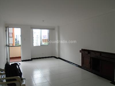 Apartamento de 3 alcobas en venta en Pinares, Pereira, 116 m² · foto 2 de 11