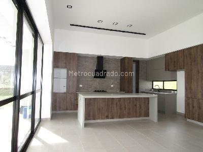 Casa de 3 alcobas en venta en Cerritos, Pereira, 297 m² · foto 2 de 20