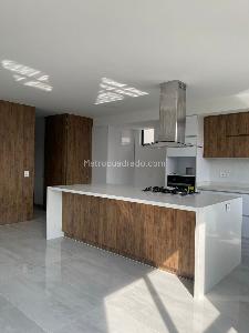 Apartamento en venta en Pinares Alto, Pereira · foto 3 de 17