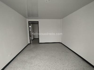 Casa de 5 alcobas en arriendo en Avenida 30 De Agosto, Pereira, 709 m² · foto 3 de 19