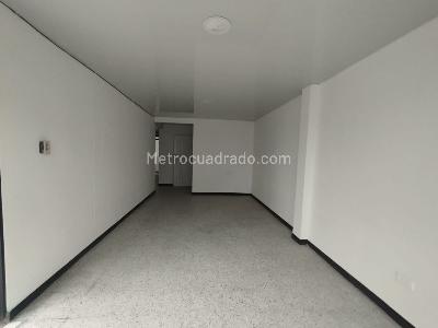 Casa de 5 alcobas en arriendo en Avenida 30 De Agosto, Pereira, 709 m² · foto 2 de 19