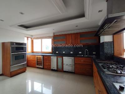 Apartamento en venta en Alamos, Pereira · foto 2 de 16