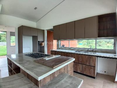 Casa de 3 alcobas en venta en Pueblito Cafetero, Pereira, 340 m² · foto 2 de 12
