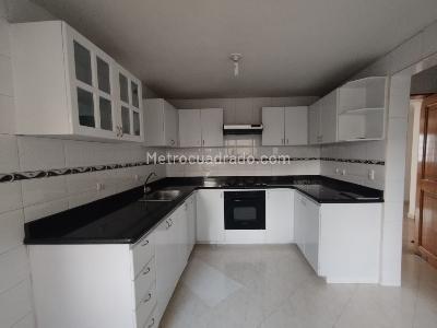 Apartamento en venta en Pinares, Pereira · foto 5 de 14
