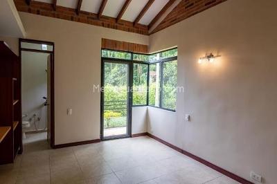 Casa de 3 alcobas en venta en El Tigre, Pereira, 274 m² · foto 10 de 10