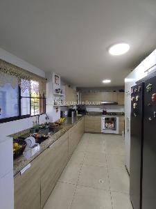 Casa de 5 alcobas en venta en Alamos, Pereira, 320 m² · foto 4 de 17