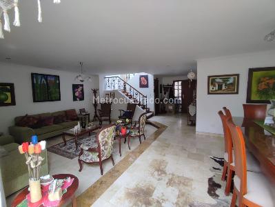 Casa de 5 alcobas en venta en Alamos, Pereira, 320 m² · foto 2 de 17