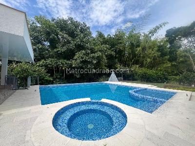 Casa de 5 alcobas en venta en Cerritos, Pereira, 1482 m² · foto 2 de 18
