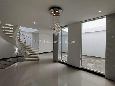 Casa de 3 alcobas en arriendo en Pinares Alto, Pereira, 284 m² · foto 2 de 18