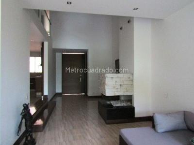 Casa de 3 alcobas en arriendo en Pinares Alto, Pereira, 284 m² · foto 3 de 20