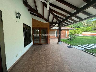 Casa de 3 alcobas en venta en Cerritos, Pereira, 280 m² · foto 3 de 18
